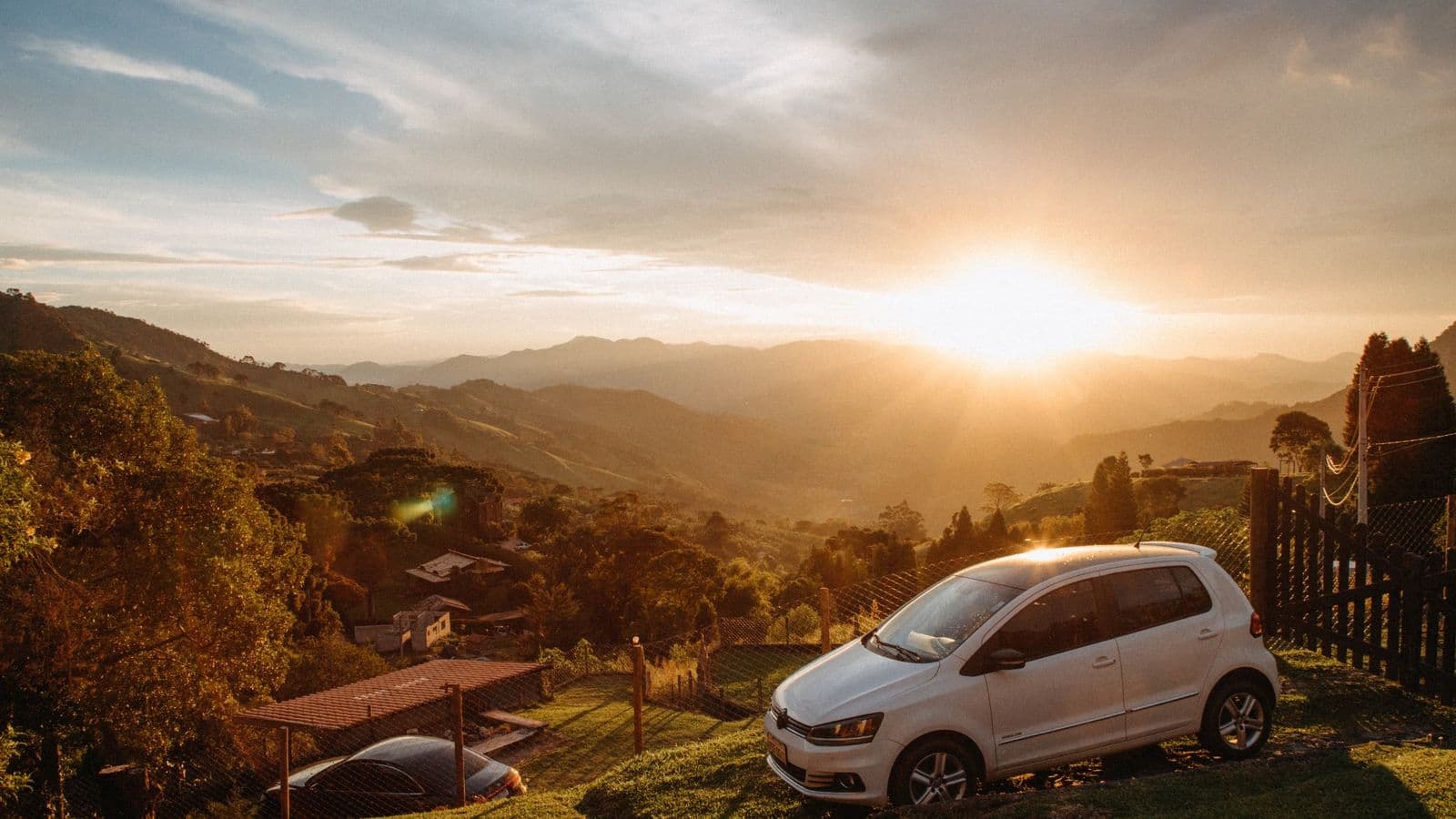 A cab at a scenic viewpoint on a Karnataka day-trip package